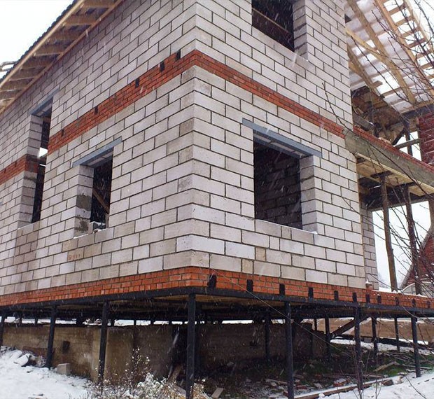 Монтаж свайно-винтового фундамента под дом из пеноблока во Фрязино